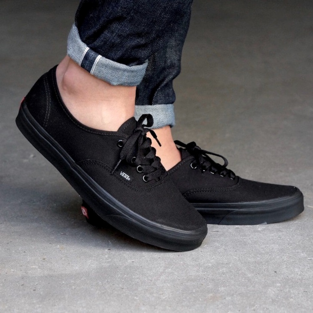⚡️⚡VANS AUTHENTIC BLACK SHOES W 7.5⚡️⚡